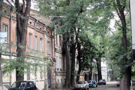 Слободка: храм, мусор, грязь и одесский «загар» (фоторепортаж) 