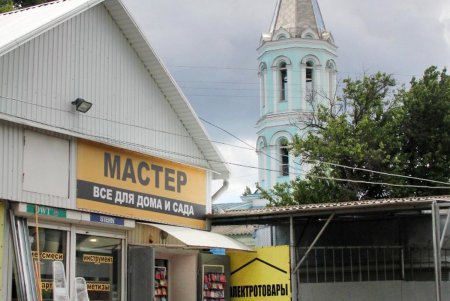 Слободка: храм, мусор, грязь и одесский «загар» (фоторепортаж) 