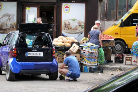 Слободка: храм, мусор, грязь и одесский «загар» (фоторепортаж) 