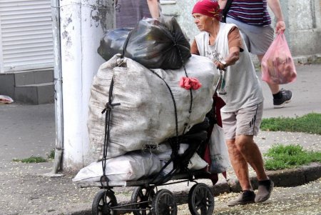 Слободка: храм, мусор, грязь и одесский «загар» (фоторепортаж) 