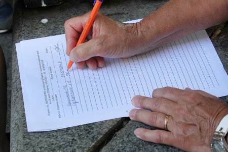Скромный одесский митинг в поддержку утверждения: «Украина — не живодерня» (фото)