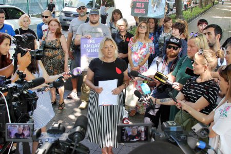Скромный одесский митинг в поддержку утверждения: «Украина — не живодерня» (фото)