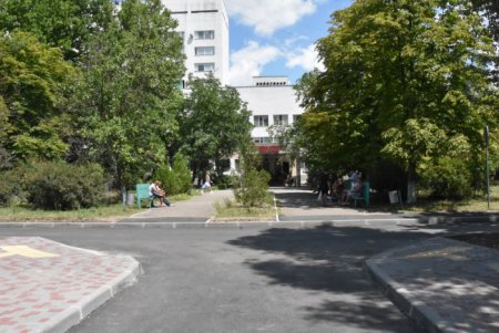 Территория Одесской областной больницы стала более функциональной (фото) 