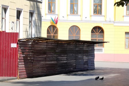 За дом на Приморском бульваре  взялись киевляне  с молотком (фоторепортаж)