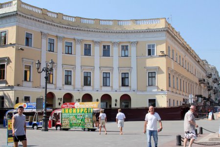 За дом на Приморском бульваре  взялись киевляне  с молотком (фоторепортаж)