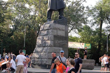 Одесситы ударили по «Суперкубку» легкоатлетическим пробегом (фоторепортаж)