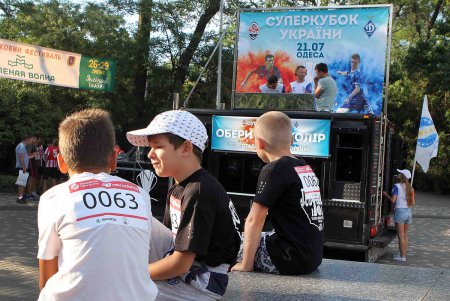 Одесситы ударили по «Суперкубку» легкоатлетическим пробегом (фоторепортаж)