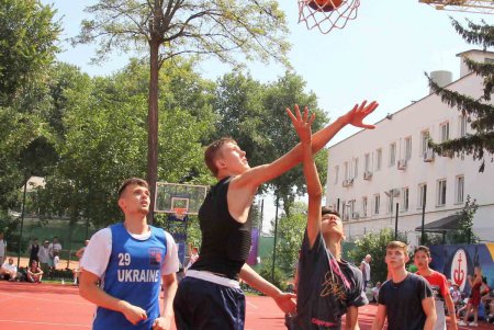 На выходных в Одессе играли в народный баскетбол (фоторепортаж)