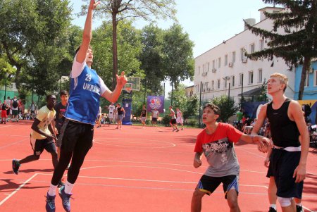 На выходных в Одессе играли в народный баскетбол (фоторепортаж)
