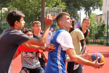 На выходных в Одессе играли в народный баскетбол (фоторепортаж)