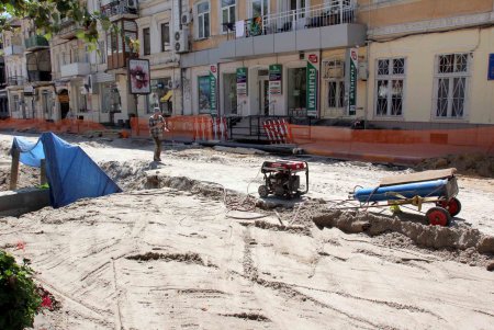 На улице Ланжероновской продолжаются работы по замене теплотрассы (фоторепортаж)