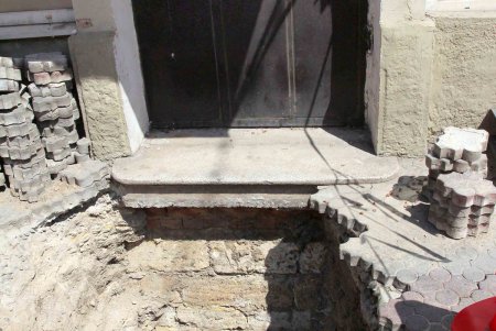 На улице Ланжероновской продолжаются работы по замене теплотрассы (фоторепортаж)