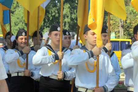 Одесситы возложили цветы к памятнику Неизвестному матросу (фоторепортаж)