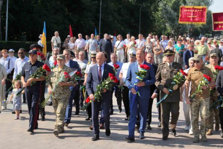Одесситы возложили цветы к памятнику Неизвестному матросу (фоторепортаж)