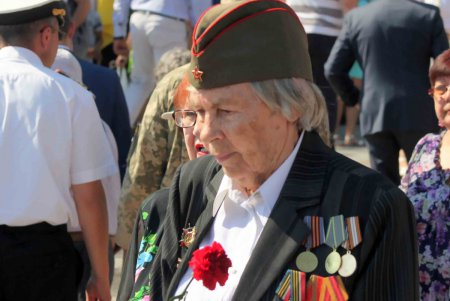 Одесситы возложили цветы к памятнику Неизвестному матросу (фоторепортаж)
