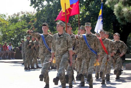 Одесситы возложили цветы к памятнику Неизвестному матросу (фоторепортаж)