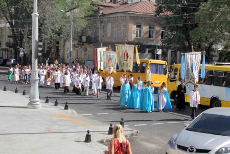 Шествие христиан–католиков прошло в Одессе (фоторепортаж)