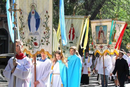 Шествие христиан–католиков прошло в Одессе (фоторепортаж)