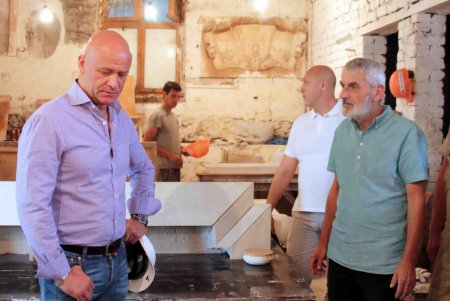 Восстановление Дома Руссова идет полным ходом (фоторепортаж)