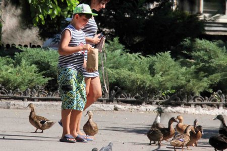 Проявить любовь к животным можно, став их опекуном в Одесском зоопарке