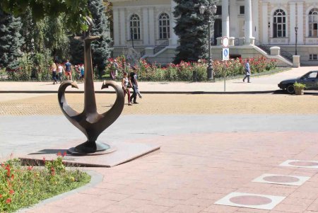 Одесскую Аллею звезд готовят к Дню города (фоторепортаж)
