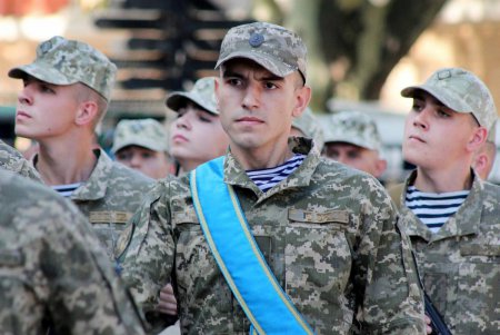 На Думской площади торжественно подняли Государственный Флаг Украины (фоторепортаж)