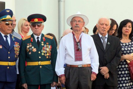 На Думской площади торжественно подняли Государственный Флаг Украины (фоторепортаж)