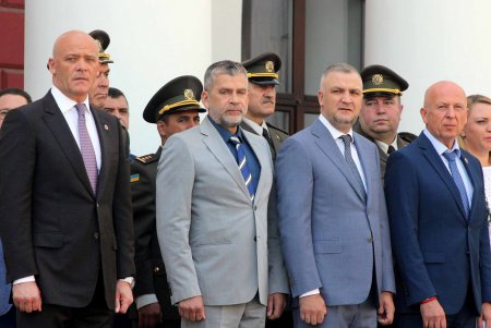 На Думской площади торжественно подняли Государственный Флаг Украины (фоторепортаж)