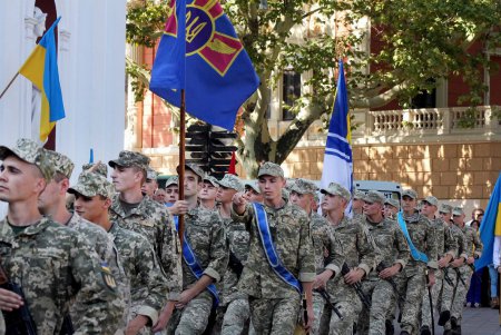 На Думской площади торжественно подняли Государственный Флаг Украины (фоторепортаж)