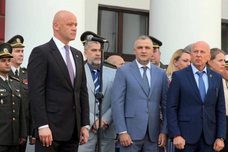 На Думской площади торжественно подняли Государственный Флаг Украины (фоторепортаж)