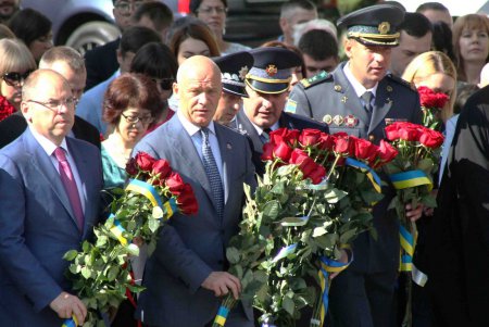 Празднование Дня независимости Украины в Одессе началось с возложения цветов у памятника Тарасу Шевченко (фоторепортаж)