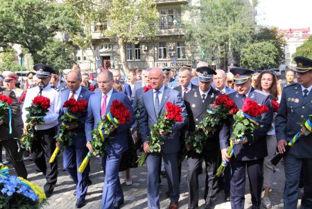 Празднование Дня независимости Украины в Одессе началось с возложения цветов у памятника Тарасу Шевченко (фоторепортаж)