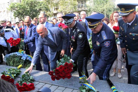 Празднование Дня независимости Украины в Одессе началось с возложения цветов у памятника Тарасу Шевченко (фоторепортаж)