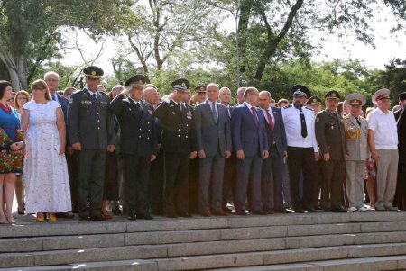 Празднование Дня независимости Украины в Одессе началось с возложения цветов у памятника Тарасу Шевченко (фоторепортаж)