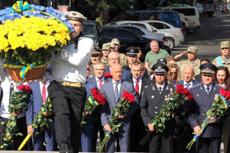 Празднование Дня независимости Украины в Одессе началось с возложения цветов у памятника Тарасу Шевченко (фоторепортаж)