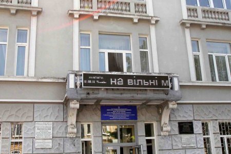 Одесские коммунальщики завершают подготовку к началу учебного года (фоторепортаж)
