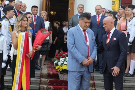 Почетным гражданам Одессы вручили знаки отличия (фото)