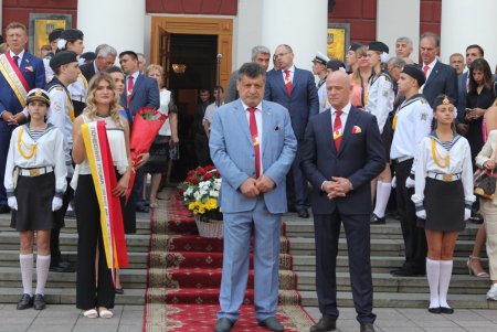 Почетным гражданам Одессы вручили знаки отличия (фото)