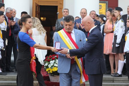Почетным гражданам Одессы вручили знаки отличия (фото)