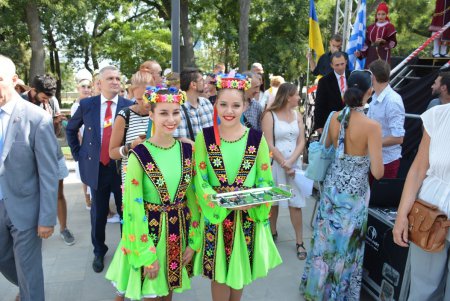 Одессе в День рождения подарили Греческий парк (фоторепортаж)