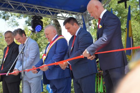 Одессе в День рождения подарили Греческий парк (фоторепортаж)