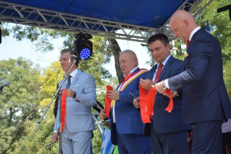 Одессе в День рождения подарили Греческий парк (фоторепортаж)