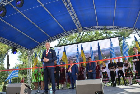 Одессе в День рождения подарили Греческий парк (фоторепортаж)