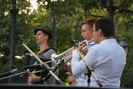 В Городском саду прошел финал одесского песенного конкурса (фото)