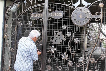 Новый арт-объект появился в Одессе – ворота с Мишкой Япончиком (фоторепортаж)