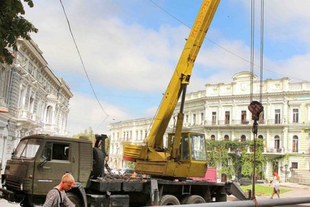 У ног Екатерины меняют теплосеть (фоторепортаж)