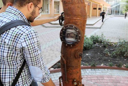У одесского Политеха бродит железный кот (фоторепортаж)