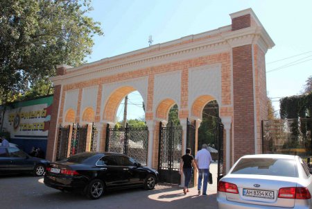 Арки в мавританском стиле украсили вход в Преображенский парк (фоторепортаж)