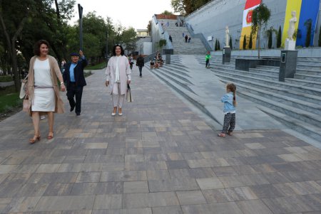 Михаил Жванецкий побывал в Греческом парке (фоторепортаж)