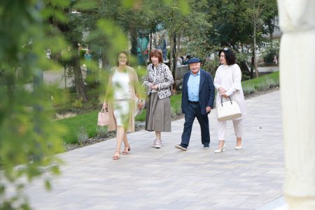 Михаил Жванецкий побывал в Греческом парке (фоторепортаж)